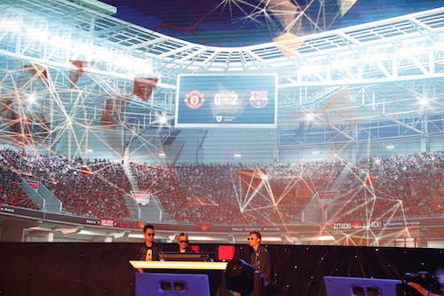 Nhiều "hot girl" khuấy động trận cầu PES 2017 giữa các "sao" - 6