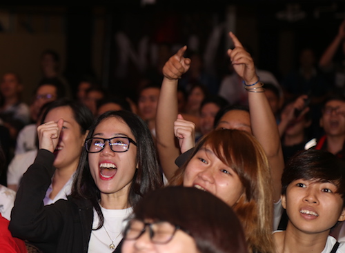 Nhiều "hot girl" khuấy động trận cầu PES 2017 giữa các "sao" - 9