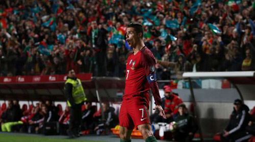 Ronaldo & Messi ở ĐTQG: Người hùng và “đứa con ghẻ” - 1