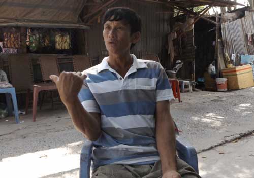 Phát hiện thi thể bên đường trong tư thế quỳ gối - 2