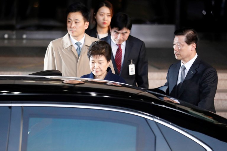 Cựu nữ Tổng thống Hàn Quốc sắp bị bắt? - 1