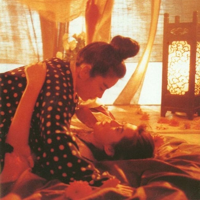 "Đông Phương Bất Bại phong vân tái khởi" là bộ phim duy nhất Vương Tổ Hiền đóng cảnh đồng tính nữ.