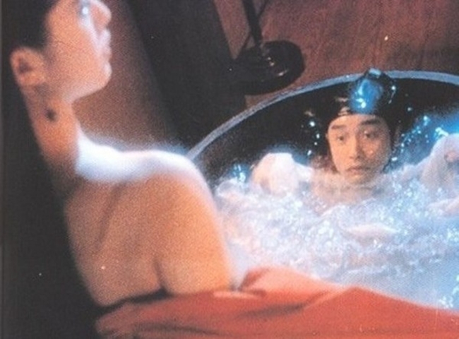 "Thiện nữ u hồn" 1987 kể về chuyện tình của nàng ma nữ Nhiếp Tiểu Thiện (Vương Tổ Hiền) và chàng thư sinh hiền lành Ninh Thái Thần (ngôi sao quá cố Trương Quốc Vinh).