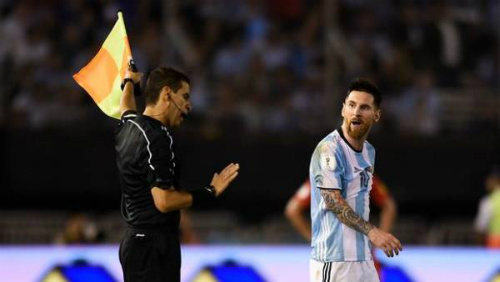 Tin HOT bóng đá tối 28/3: Messi “thấp thỏm” với án phạt của FIFA - 1