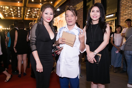 Người đẹp "bắt cá 2 tay" mặc quá bạo khi đi xem phim - 8