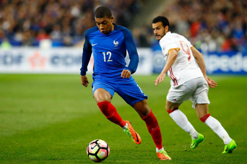 “Henry mới” Mbappe giá 112 triệu bảng: Real choáng váng - 1