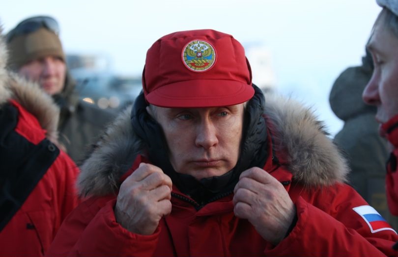 Putin khoe loạt ảnh nam tính “chất lừ” chụp ở Bắc Cực - 1