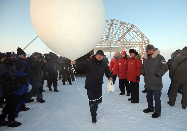 Putin khoe loạt ảnh nam tính “chất lừ” chụp ở Bắc Cực - 8