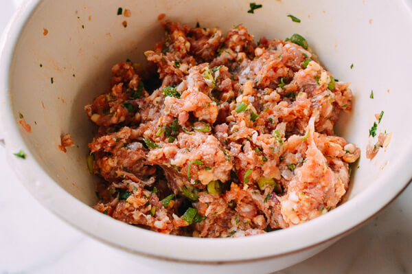 Bánh mì thịt viên béo ngậy, thơm lừng ngon miễn chê - 4