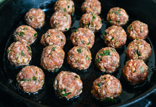 Bánh mì thịt viên béo ngậy, thơm lừng ngon miễn chê - 6