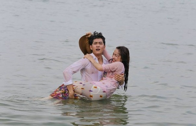 Sau khi bộ phim "Tuổi thanh xuân" kết thúc, Kang Tae Oh cũng lại trở về Hàn Quốc và Nhã Phương lại bên cạnh Trường Giang như bình thường.