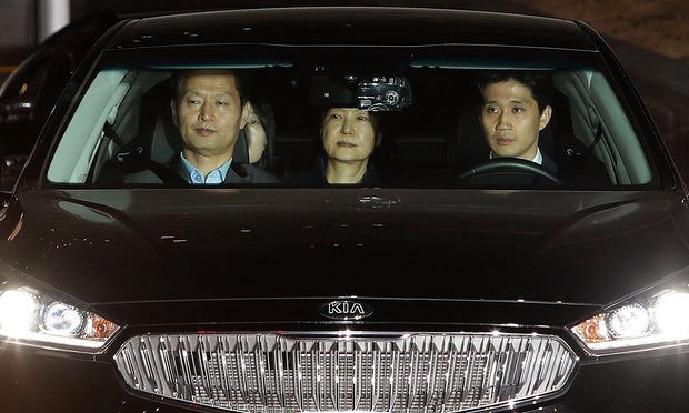Cựu Tổng thống Hàn Quốc bị bắt, cáo buộc hàng loạt tội - 1