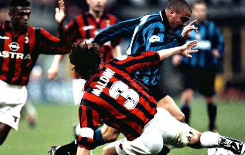 Ramos, Pique thời nay: Đẳng cấp ở đâu so với Maldini, Cannavaro? - 1