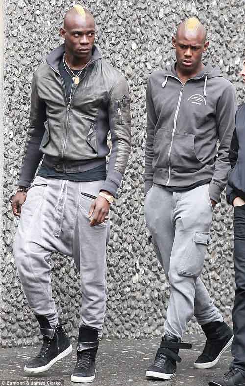 Balotelli lại khoe tóc quái dị - 2