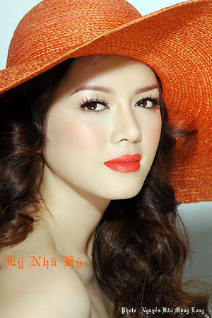 Mẹo để làn môi căng mọng như Lý Nhã Kỳ - 1