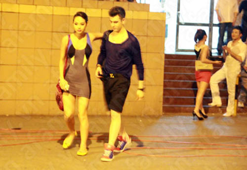 Hoàng Thùy Linh dùng "Mẹc" đón Minh Hằng - 4