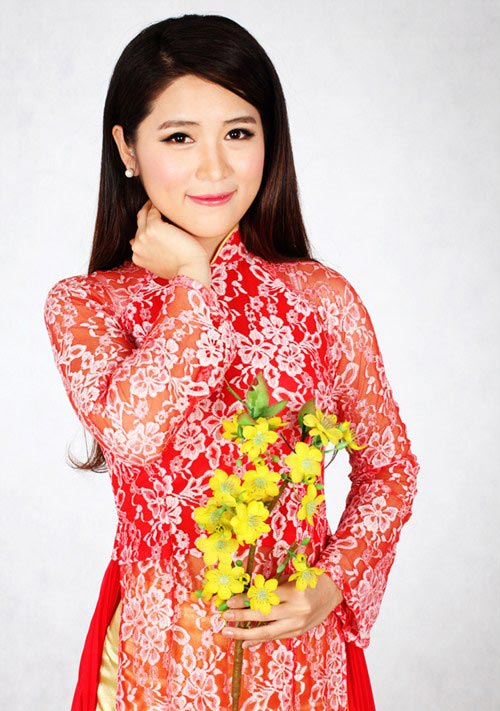 Sao ngoại trải nghiệm sức hút với áo dài - 2