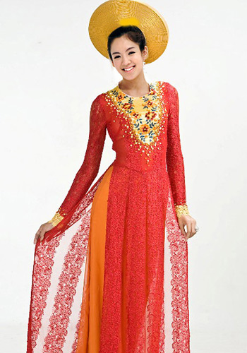 Sao ngoại trải nghiệm sức hút với áo dài - 5