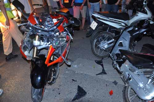 ‘Chim ưng’ Hayabusa chạy CSGT gây tai nạn - 2