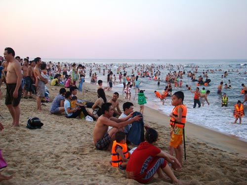 Dầm sông, chui vào núi để trốn nóng - 5