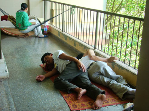 Dầm sông, chui vào núi để trốn nóng - 7