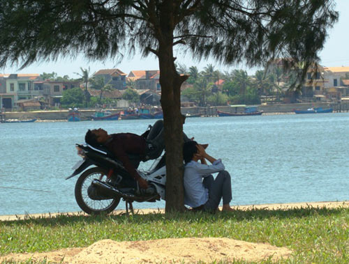 Dầm sông, chui vào núi để trốn nóng - 9