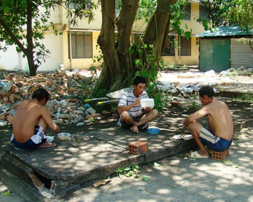 Dầm sông, chui vào núi để trốn nóng - 10