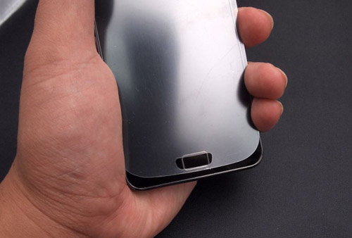 Samsung Galaxy S3 có hai màu xanh và trắng - 4