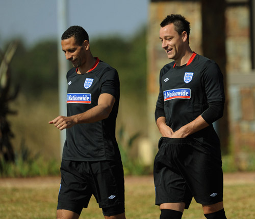 Ferdinand sẽ đá cặp với Terry tại EURO 2012 - 1