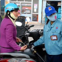 Tin tức trong ngày - Tăng giá xăng, doanh nghiệp vẫn than lỗ nặng