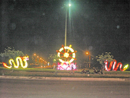 Kỷ lục Việt Nam: Lồng đèn chuyển pháp luân lớn nhất - 2