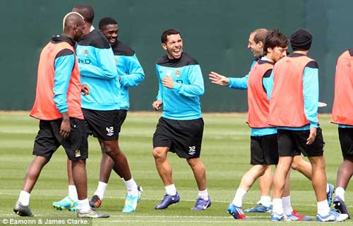 Phòng thay đồ Man City: Bỗng dưng…đoàn kết - 4