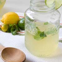 Bí quyết làm đẹp - Trị mụn mùa hè bằng mặt nạ trái cây