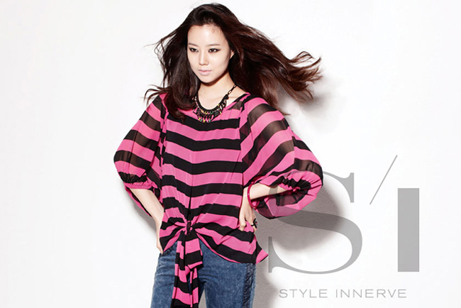 Vì cô sở hữu một gương mặt có nhiều nét giống với nữ diễn viên tiền bối Kim Hee Sun.