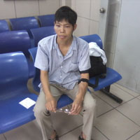 Tin tức trong ngày - Khách bị phụ xe buýt đánh sưng mặt