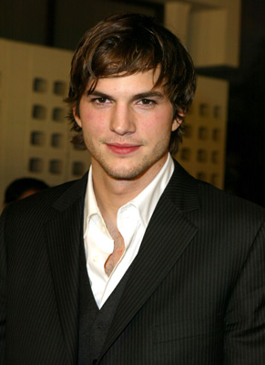 Ashton Kutcher bị tẩy chay tại Ấn Độ - 2