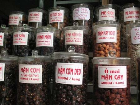 Kinh hoàng ô mai ngâm nổi váng đen sệt - 2