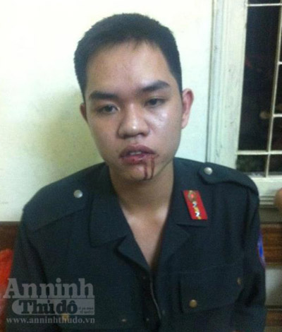 Nữ sinh liều lĩnh tấn công CSCĐ - 2