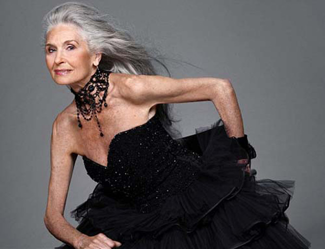 Cụ bà Daphne Selfe đến từ Anh Quốc 83 tuổi và là thành viên lớn tuổi nhất của Tổ chức người mẫu lớn nhất tại châu Âu Models 1.