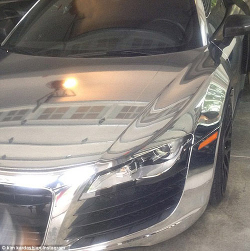 Cô Kim “siêu vòng 3” mượn siêu xe dạo phố - 2