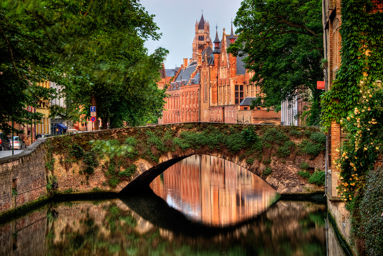 Bruges là thành phố lớn nhất, thủ phủ của tỉnh Tây Flanders, Vương quốc Bỉ.