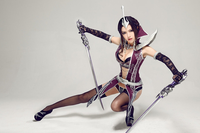 Witchblade là một trong 4 class chính của C9 Online - MMO đình đám Hàn Quốc một thời. Nữ nhân vật lạnh lùng này sử dụng năng lượng băng giá cùng với vẻ ngoài kiều diễm nên chiếm được cảm tình của gamer. Mới đây, bộ cosplay mới do coser NANA thể hiện dành cho Witchblade càng tỏ rõ điều đó.