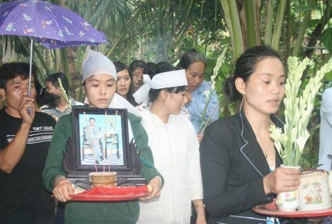 Vụ đá lở đè ô tô: Đại tang quê nghèo - 4