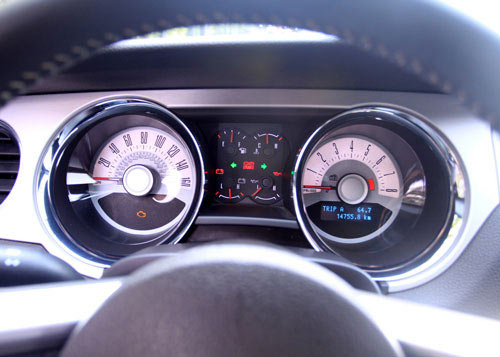 Xe 'cơ bắp' Mỹ giá gần 2 tỉ đồng tại Việt Nam - 12