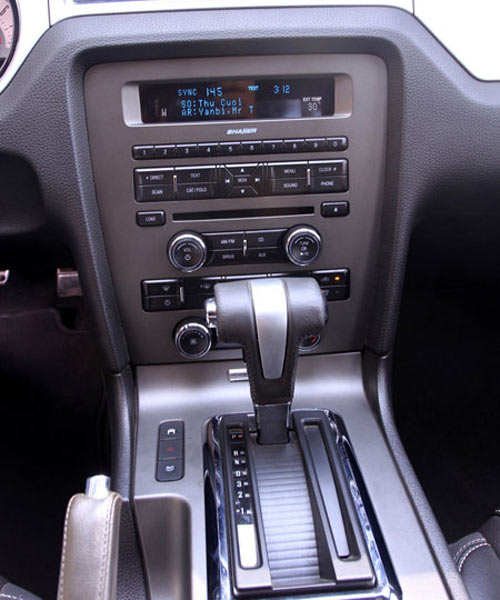 Xe 'cơ bắp' Mỹ giá gần 2 tỉ đồng tại Việt Nam - 13