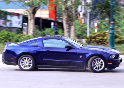 Xe 'cơ bắp' Mỹ giá gần 2 tỉ đồng tại Việt Nam - 14