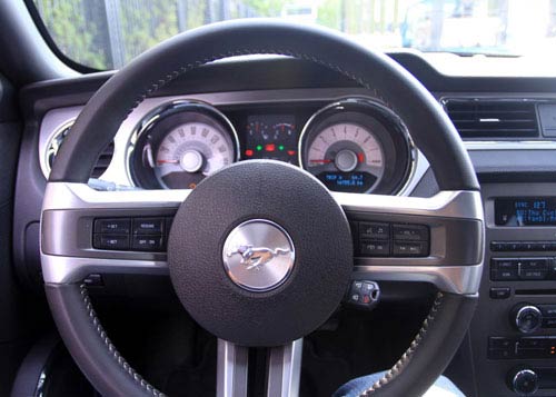 Xe 'cơ bắp' Mỹ giá gần 2 tỉ đồng tại Việt Nam - 3