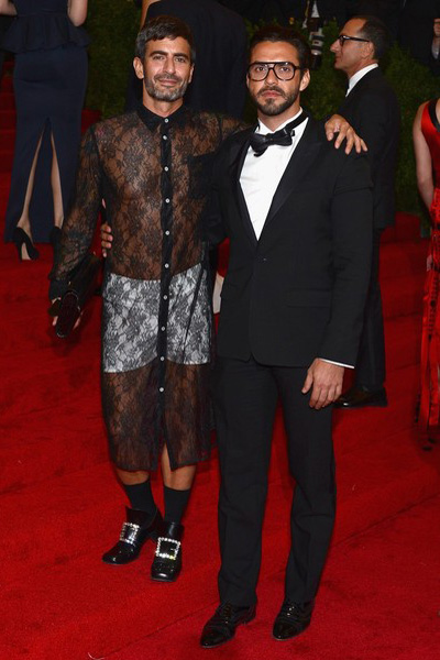 Anja Rubik khoe xương hông... kinh điển - 17