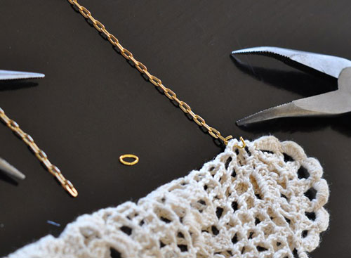 Làm vòng cổ từ khăn lót ấm chén - 4