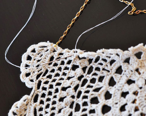 Làm vòng cổ từ khăn lót ấm chén - 6